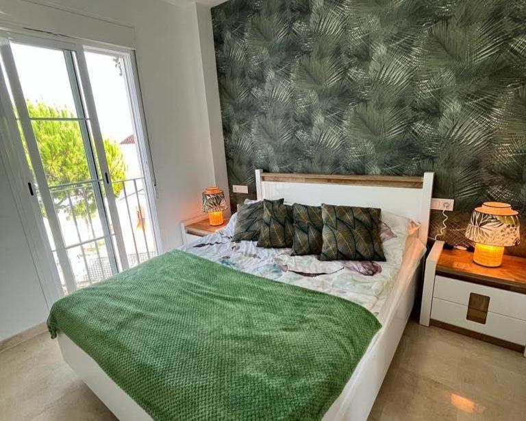 Small Oasis P&o Serviced *